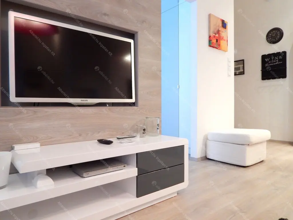 Kiadó albérlet 338000 Ft/hó áron: Budapest, V. kerület  Petőfi Sándor utca. Mérete: 45 nm, 2 szobás | Alberlet.hu - 6682613