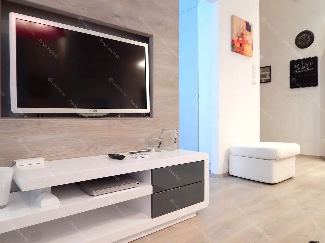 Kiadó albérlet 351000 Ft/hó áron: Budapest, V. kerület  Petőfi Sándor utca. Mérete: 45 nm, 2 szobás | Alberlet.hu - 6701356