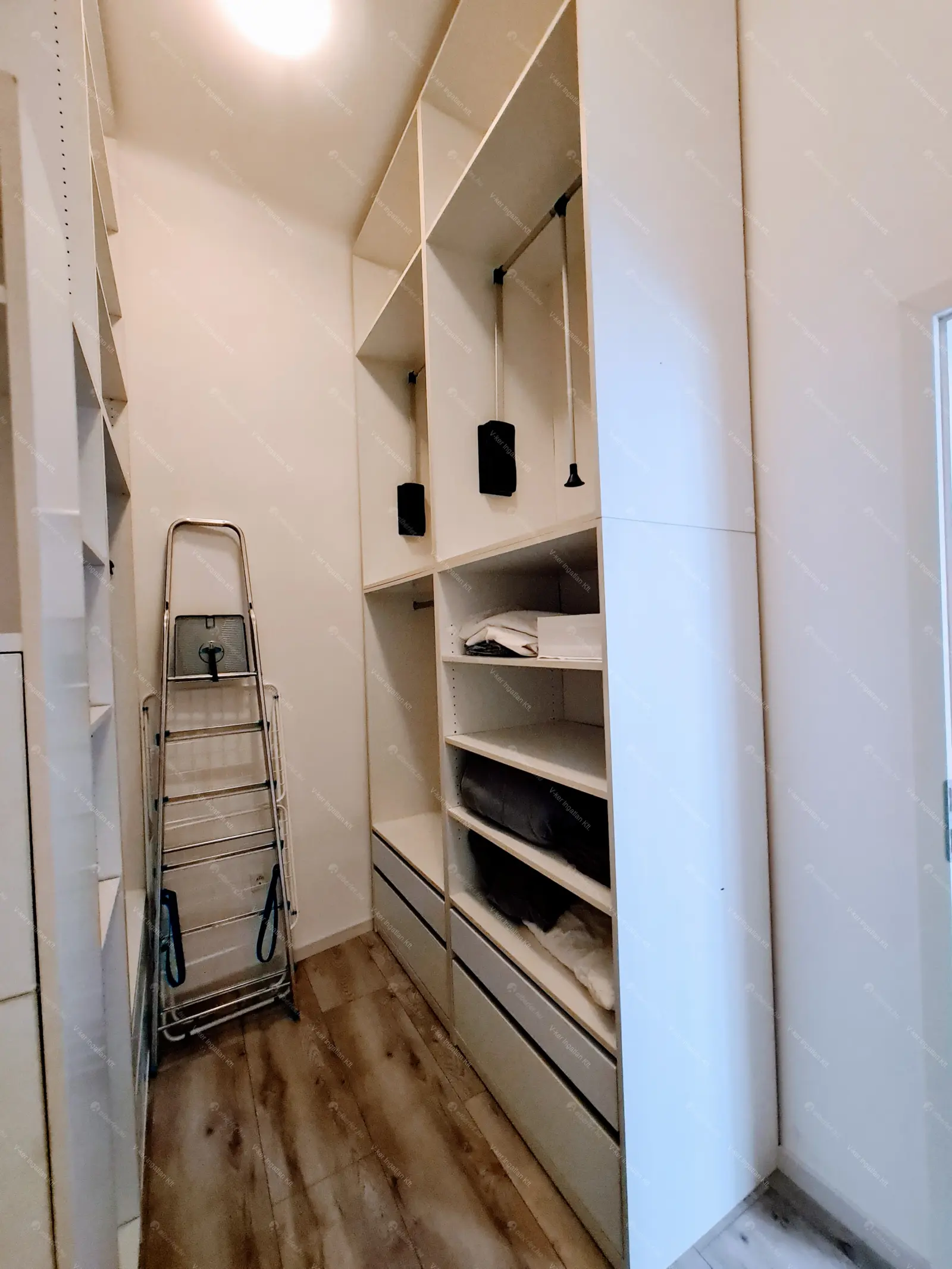 Kiadó albérlet 345000 Ft/hó áron: Budapest, V. kerület  Petőfi Sándor utca. Mérete: 60 nm, 2 szobás | Alberlet.hu - 6707880