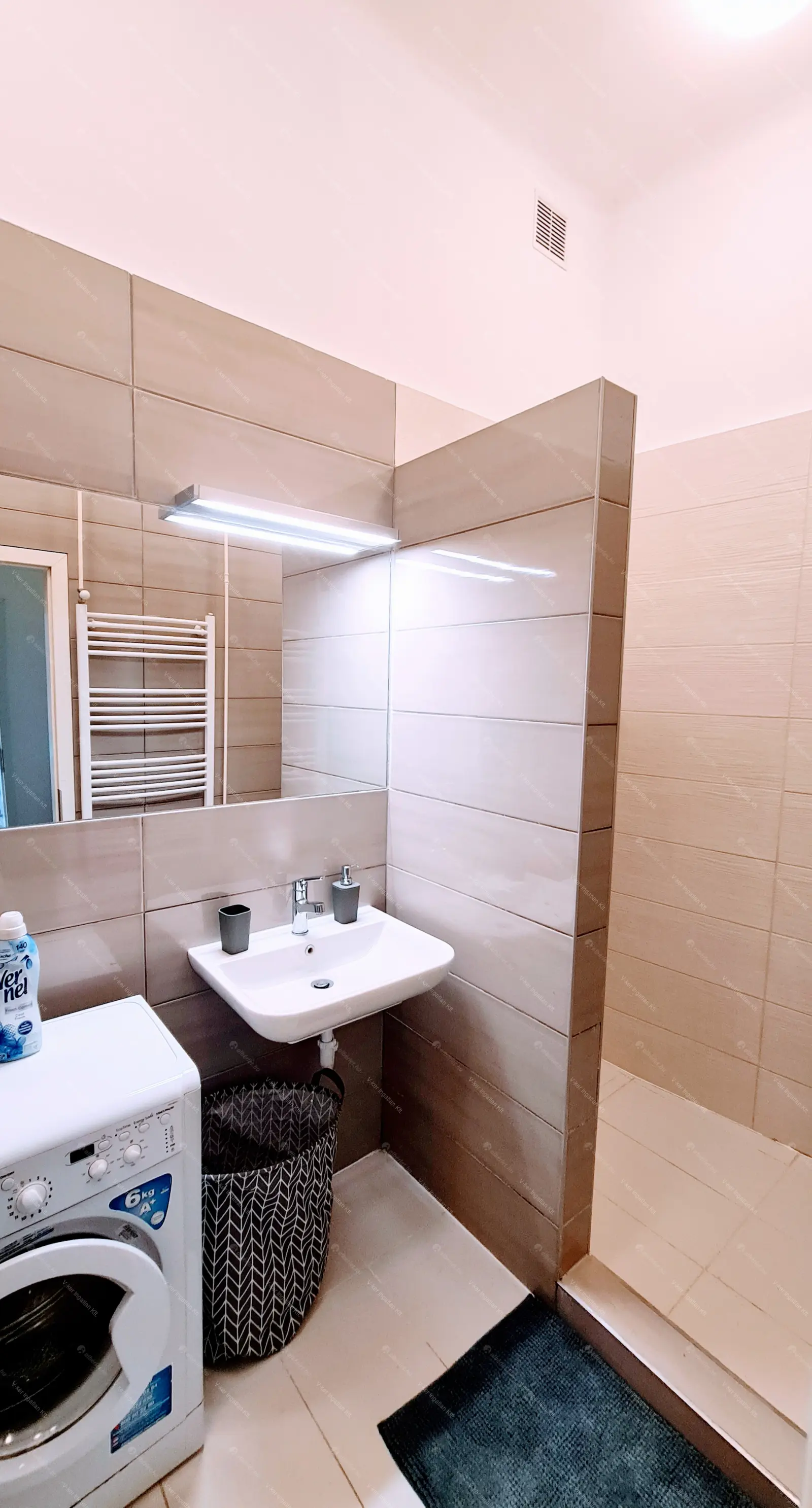 Kiadó albérlet 345000 Ft/hó áron: Budapest, V. kerület  Petőfi Sándor utca. Mérete: 60 nm, 2 szobás | Alberlet.hu - 6707881