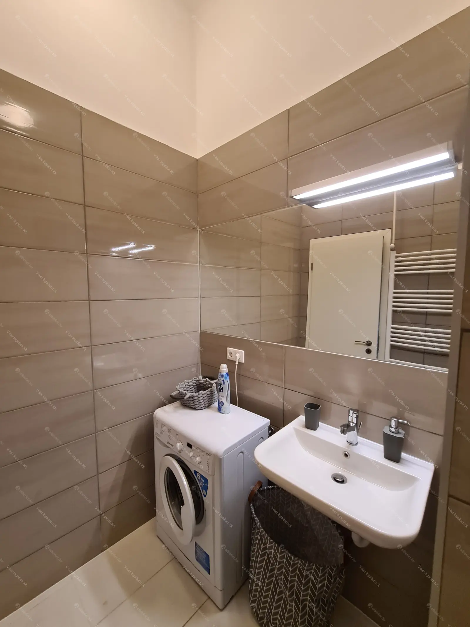 Kiadó albérlet 345000 Ft/hó áron: Budapest, V. kerület  Petőfi Sándor utca. Mérete: 60 nm, 2 szobás | Alberlet.hu - 6707884