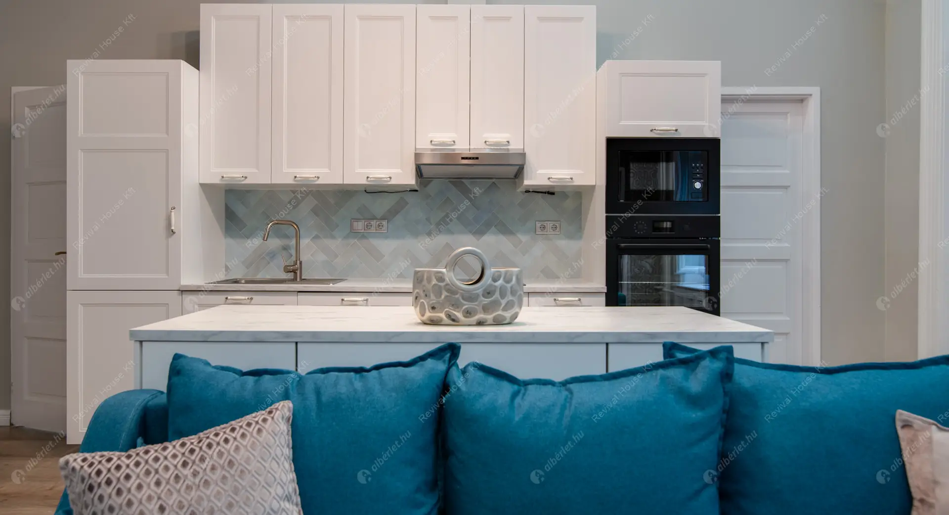 Kiadó albérlet 614000 Ft/hó áron: Budapest, V. kerület  Petőfi Sándor utca. Mérete: 65 nm, 3 szobás | Alberlet.hu - 6586154