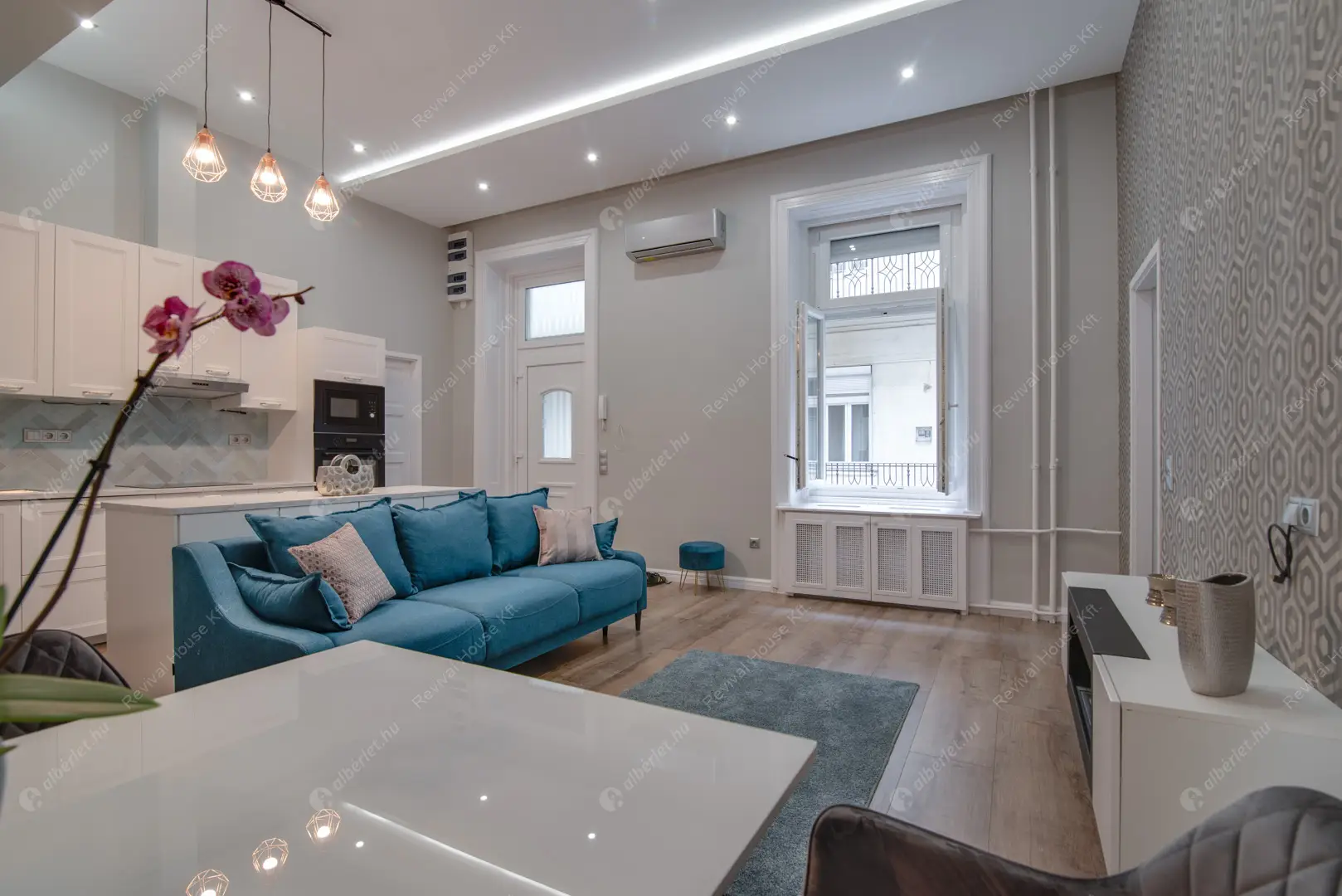 Kiadó albérlet 614000 Ft/hó áron: Budapest, V. kerület  Petőfi Sándor utca. Mérete: 65 nm, 3 szobás | Alberlet.hu - 6586156