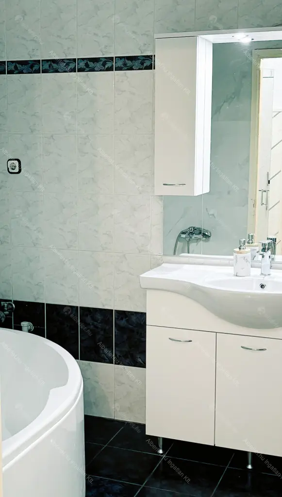 Kiadó albérlet 340000 Ft/hó áron: Budapest, V. kerület  Petőfi Sándor utca. Mérete: 67 nm, 2 szobás | Alberlet.hu - 6699100