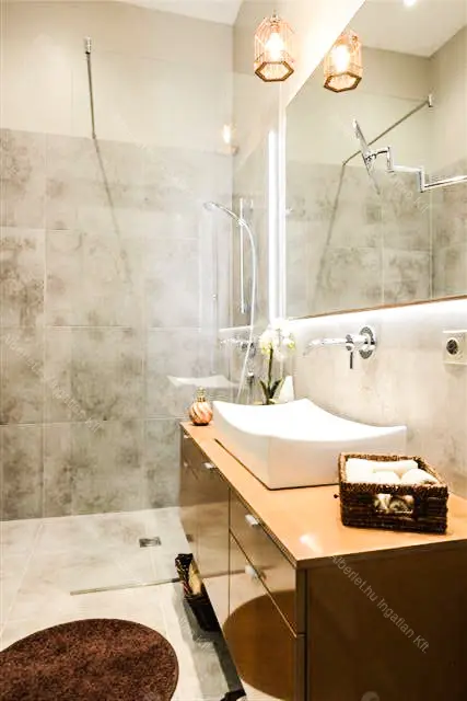 Kiadó albérlet 513000 Ft/hó áron: Budapest, V. kerület  Petőfi Sándor utca. Mérete: 81 nm, 2 szobás | Alberlet.hu - 6681601