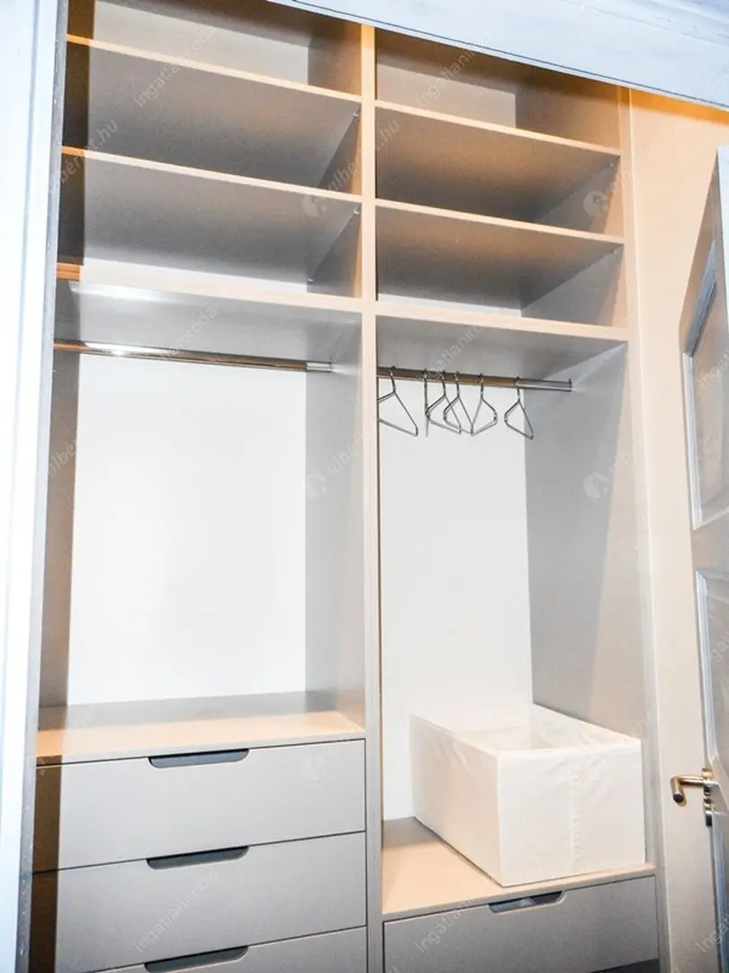 Kiadó albérlet 423000 Ft/hó áron: Budapest, V. kerület  Petőfi Sándor utca. Mérete: 81 nm, 2 szobás | Alberlet.hu - 5853081