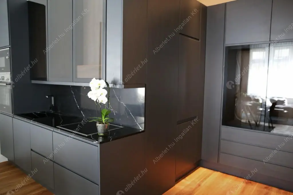 Kiadó albérlet 960000 Ft/hó áron: Budapest, V. kerület  Petőfi Sándor utca. Mérete: 85 nm, 3 szobás | Alberlet.hu - 6518380