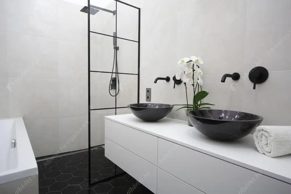 Kiadó albérlet 960000 Ft/hó áron: Budapest, V. kerület  Petőfi Sándor utca. Mérete: 85 nm, 3 szobás | Alberlet.hu - 6518385