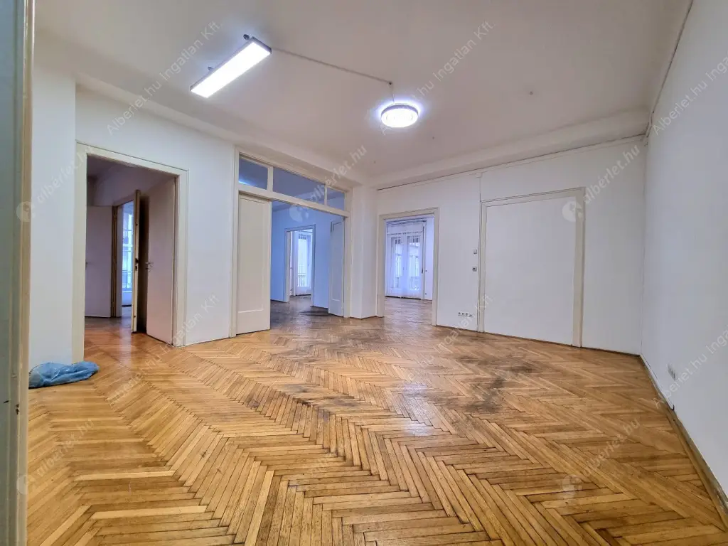 Kiadó albérlet 590000 Ft/hó áron: Budapest, V. kerület  Petőfi tér. Mérete: 113 nm, 3 szobás | Alberlet.hu - 6581901