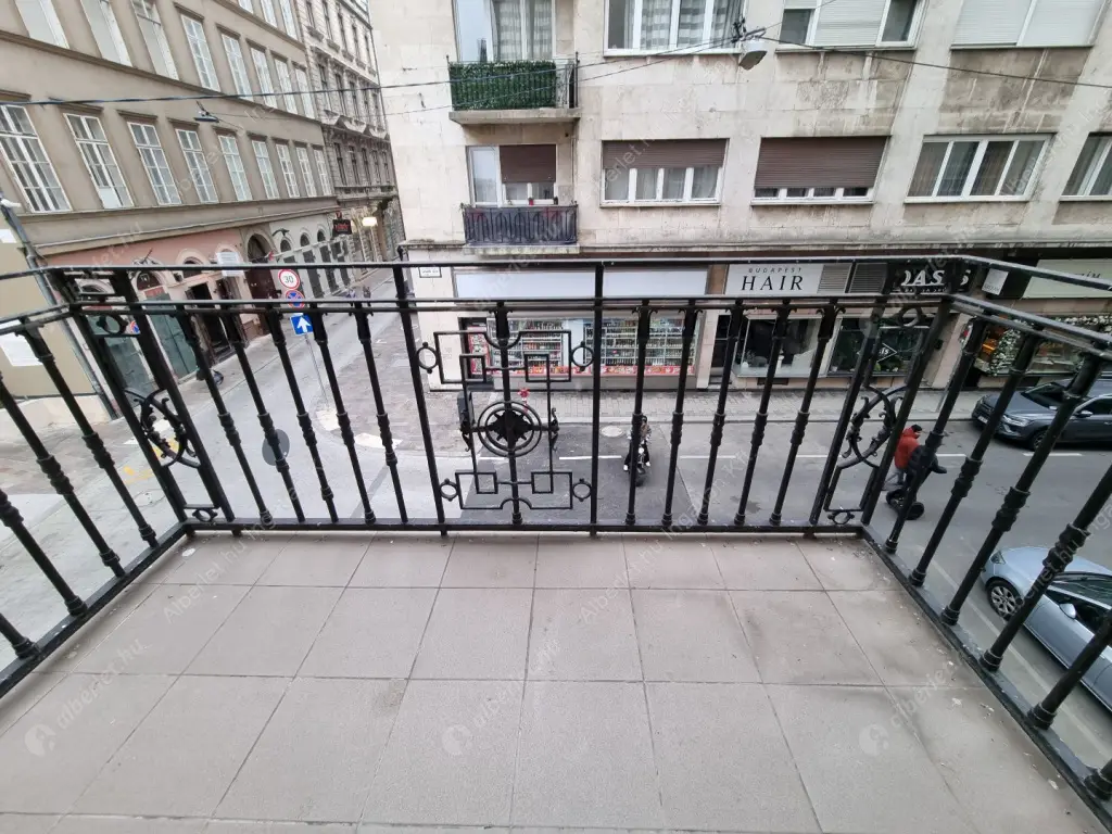 Kiadó albérlet 590000 Ft/hó áron: Budapest, V. kerület  Petőfi tér. Mérete: 113 nm, 3 szobás | Alberlet.hu - 6581907