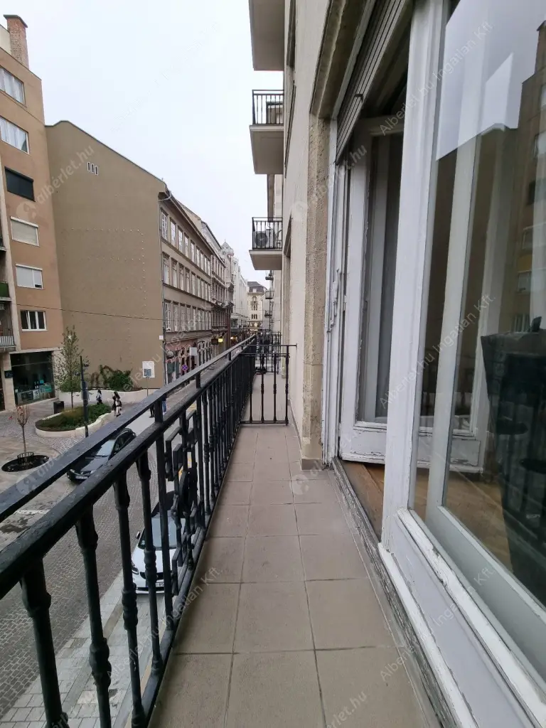 Kiadó albérlet 590000 Ft/hó áron: Budapest, V. kerület  Petőfi tér. Mérete: 113 nm, 3 szobás | Alberlet.hu - 6581909