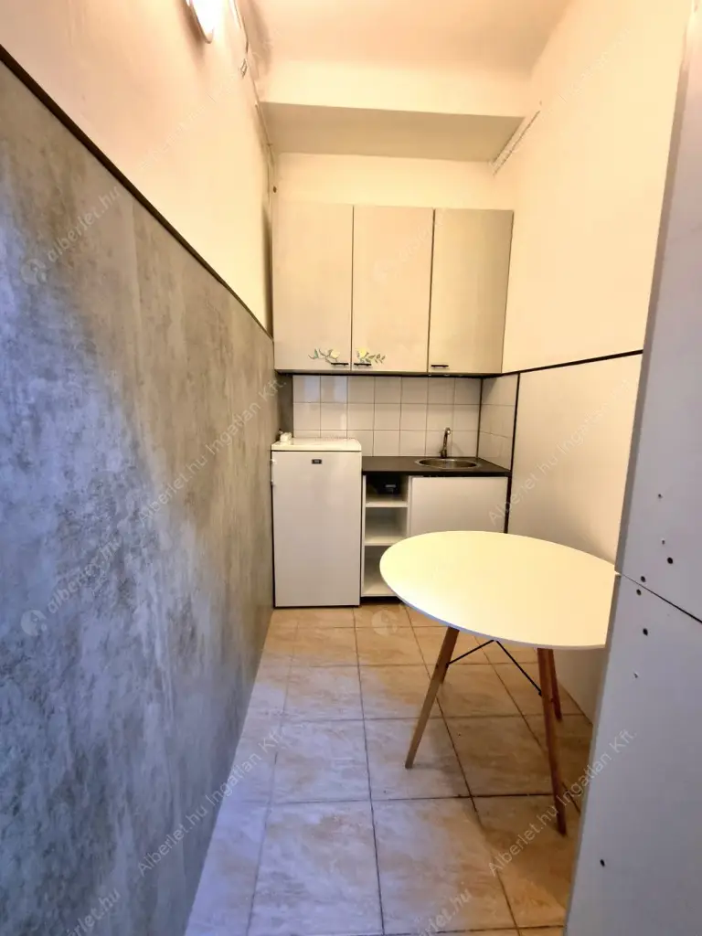 Kiadó albérlet 572000 Ft/hó áron: Budapest, V. kerület  Petőfi tér. Mérete: 113 nm, 3 szobás | Alberlet.hu - 6590406