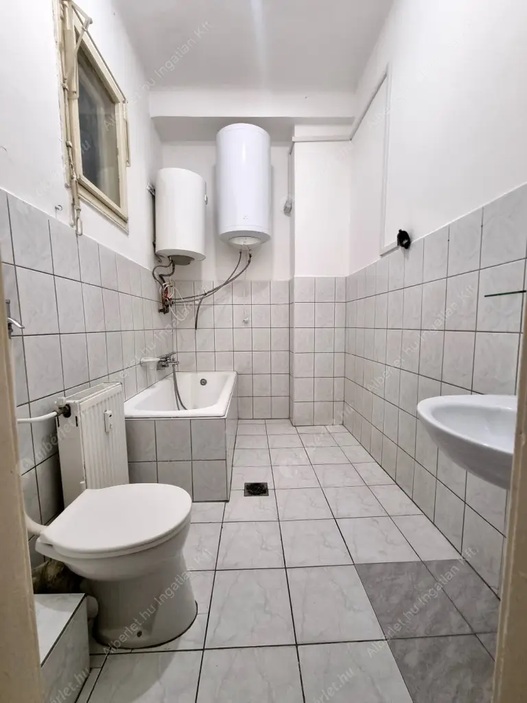 Kiadó albérlet 572000 Ft/hó áron: Budapest, V. kerület  Petőfi tér. Mérete: 113 nm, 3 szobás | Alberlet.hu - 6590407