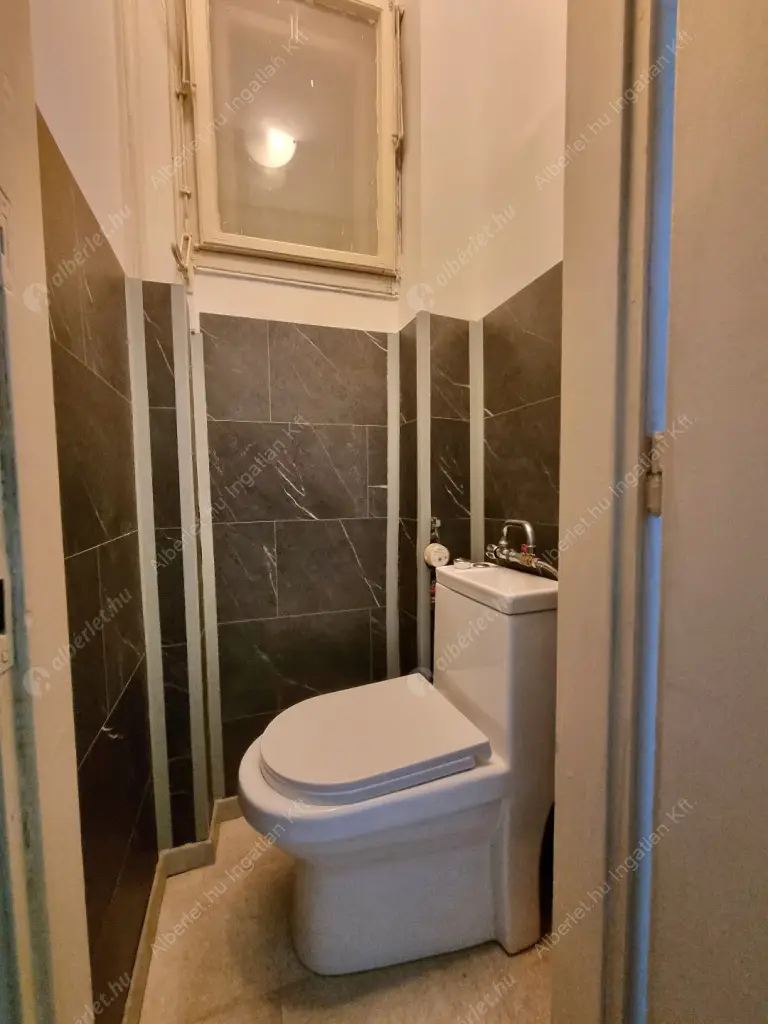 Kiadó albérlet 572000 Ft/hó áron: Budapest, V. kerület  Petőfi tér. Mérete: 113 nm, 3 szobás | Alberlet.hu - 6590408