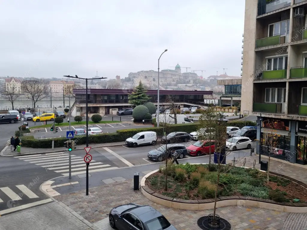 Kiadó albérlet 519000 Ft/hó áron: Budapest, V. kerület  Petőfi tér. Mérete: 113 nm, 3 szobás | Alberlet.hu - 6615136