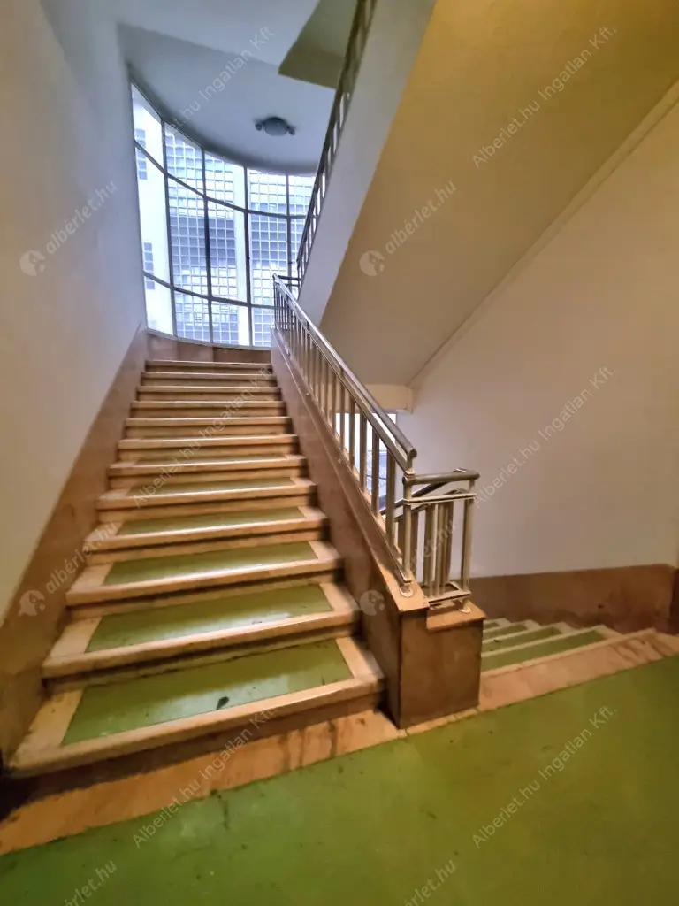 Kiadó albérlet 519000 Ft/hó áron: Budapest, V. kerület  Petőfi tér. Mérete: 113 nm, 3 szobás | Alberlet.hu - 6615149