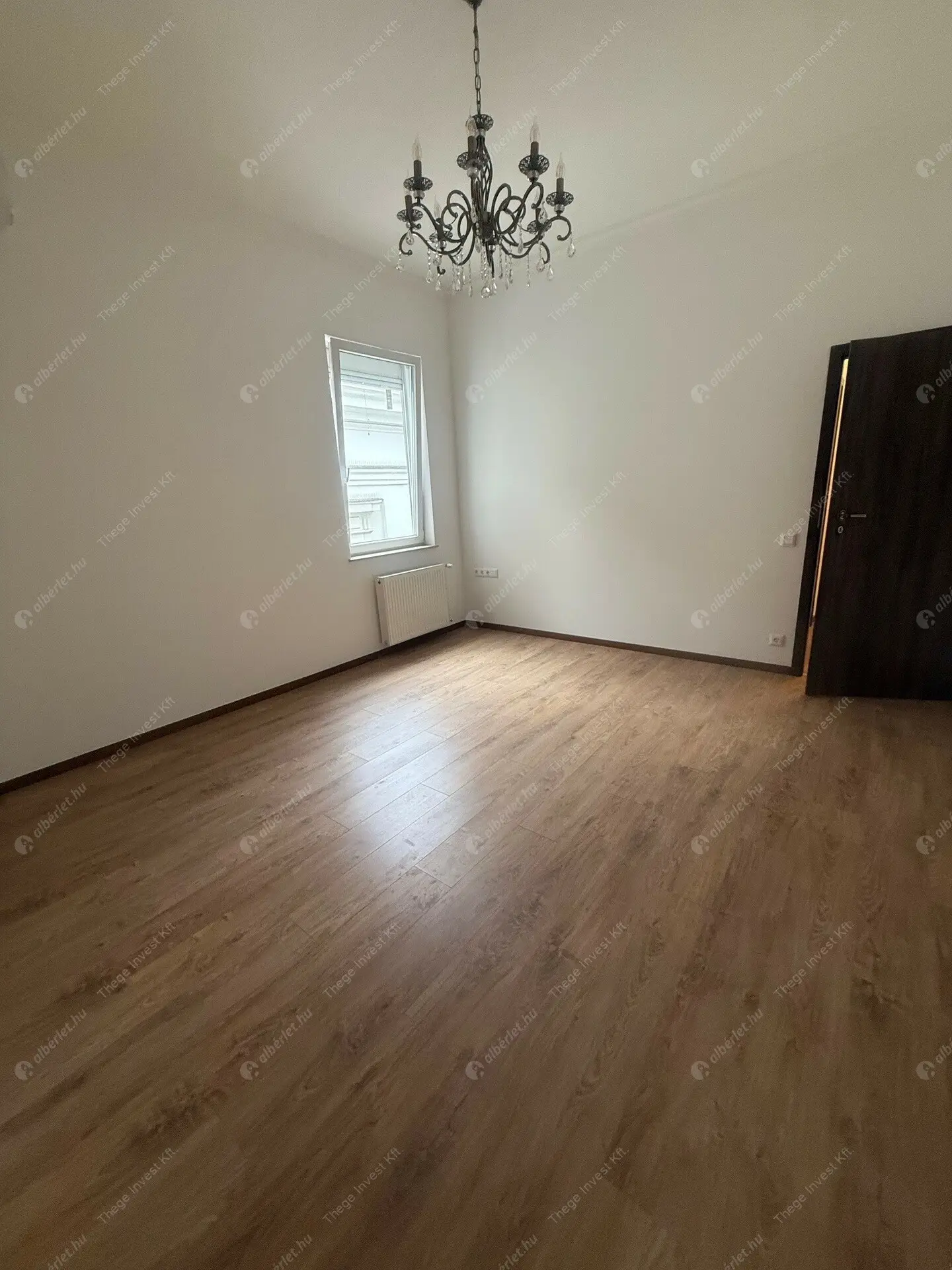 Kiadó albérlet 1600000 Ft/hó áron: Budapest, V. kerület  Petőfi tér. Mérete: 153 nm, 4 szobás | Alberlet.hu - 6498326