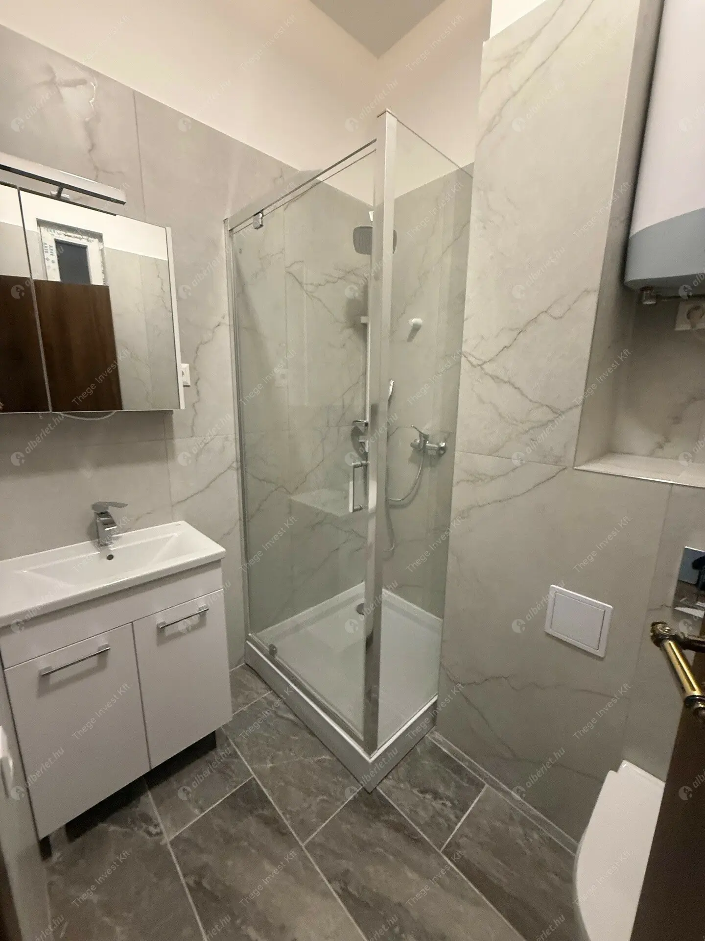 Kiadó albérlet 1600000 Ft/hó áron: Budapest, V. kerület  Petőfi tér. Mérete: 153 nm, 4 szobás | Alberlet.hu - 6498327