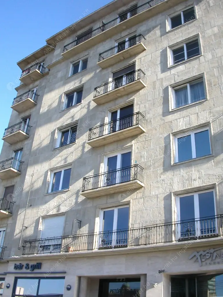 Kiadó albérlet 400000 Ft/hó áron: Budapest, V. kerület  Petőfi tér. Mérete: 52 nm, 2 szobás | Alberlet.hu - 6631119