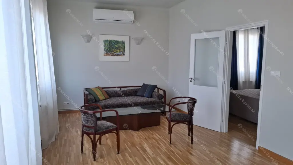 Kiadó albérlet 350000 Ft/hó áron: Budapest, V. kerület  Petőfi tér. Mérete: 52 nm, 2 szobás | Alberlet.hu - 6698616