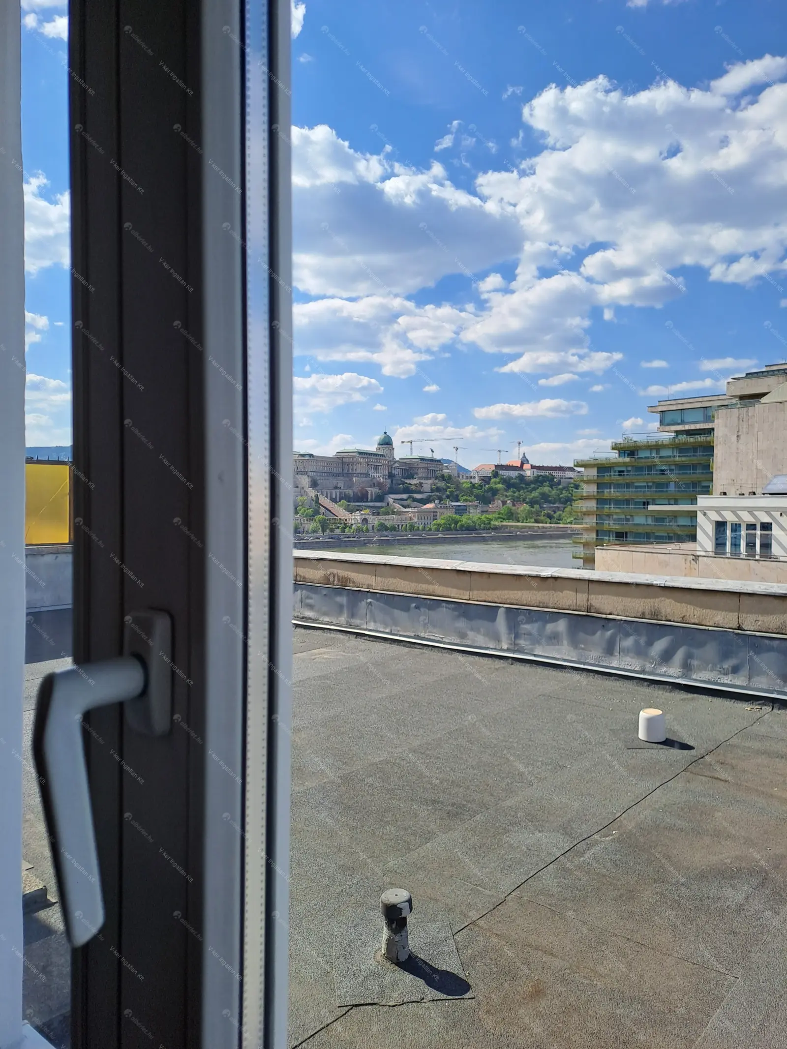 Kiadó albérlet 350000 Ft/hó áron: Budapest, V. kerület  Petőfi tér. Mérete: 52 nm, 2 szobás | Alberlet.hu - 6705124