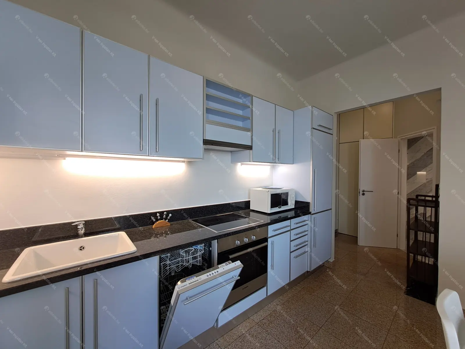 Kiadó albérlet 350000 Ft/hó áron: Budapest, V. kerület  Petőfi tér. Mérete: 52 nm, 2 szobás | Alberlet.hu - 6705141