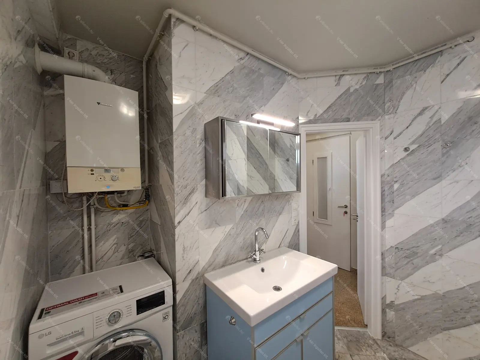 Kiadó albérlet 350000 Ft/hó áron: Budapest, V. kerület  Petőfi tér. Mérete: 52 nm, 2 szobás | Alberlet.hu - 6705149