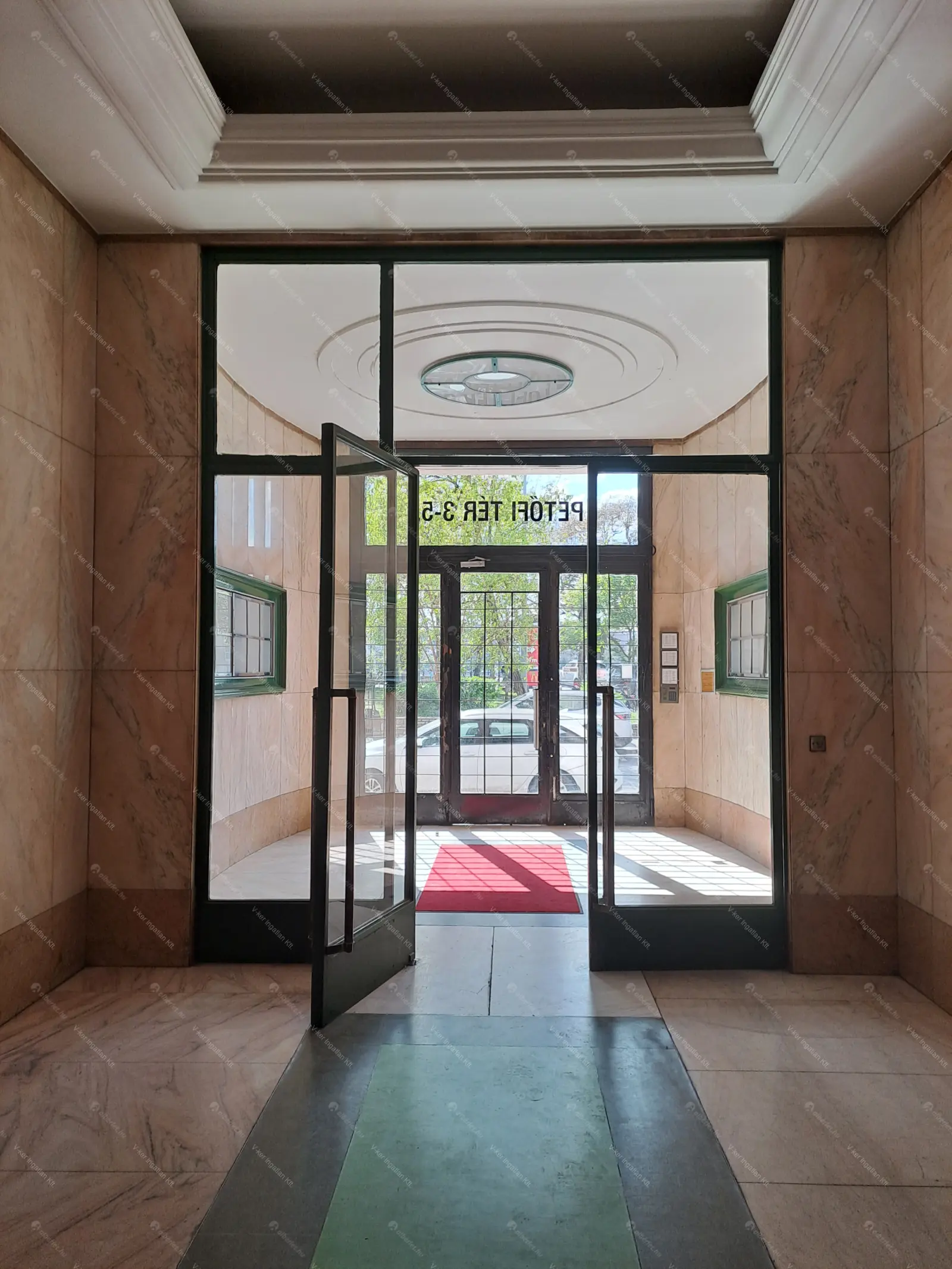 Kiadó albérlet 350000 Ft/hó áron: Budapest, V. kerület  Petőfi tér. Mérete: 52 nm, 2 szobás | Alberlet.hu - 6705152