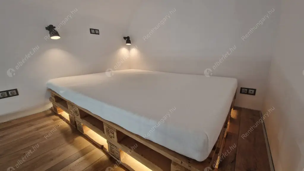 Kiadó albérlet 200000 Ft/hó áron: Budapest, V. kerület  Semmelweis utca. Mérete: 18 nm, 1 szobás | Alberlet.hu - 6511813