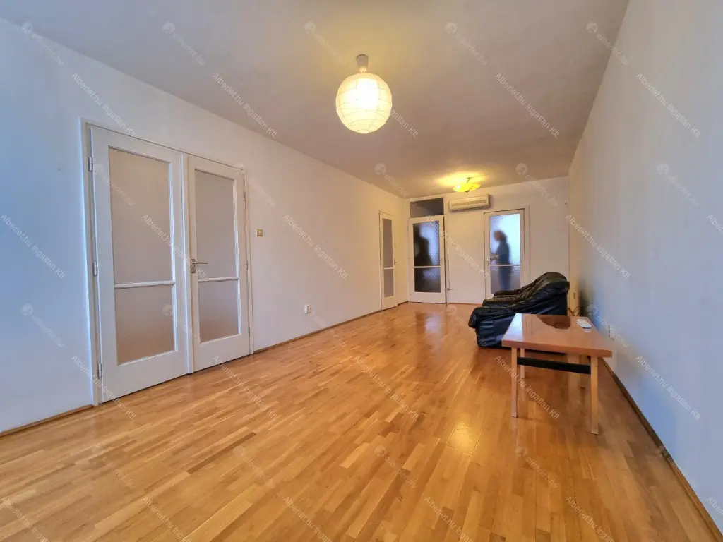 Kiadó albérlet 279000 Ft/hó áron: Budapest, V. kerület  Semmelweis utca. Mérete: 60 nm, 3 szobás | Alberlet.hu - 6692018