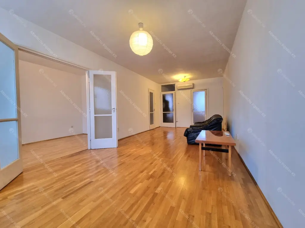 Kiadó albérlet 279000 Ft/hó áron: Budapest, V. kerület  Semmelweis utca. Mérete: 60 nm, 3 szobás | Alberlet.hu - 6692019