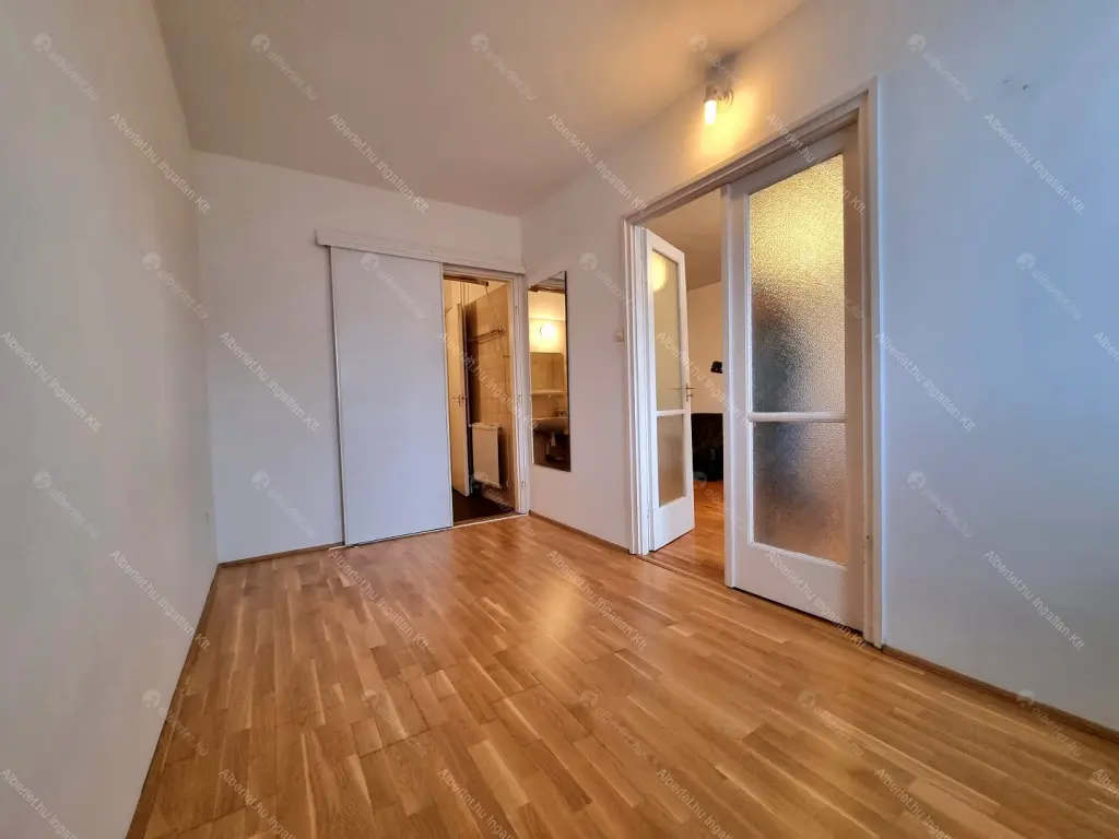 Kiadó albérlet 279000 Ft/hó áron: Budapest, V. kerület  Semmelweis utca. Mérete: 60 nm, 3 szobás | Alberlet.hu - 6692024