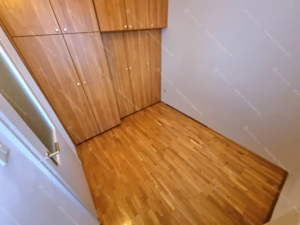 Kiadó albérlet 279000 Ft/hó áron: Budapest, V. kerület  Semmelweis utca. Mérete: 60 nm, 3 szobás | Alberlet.hu - 6692025