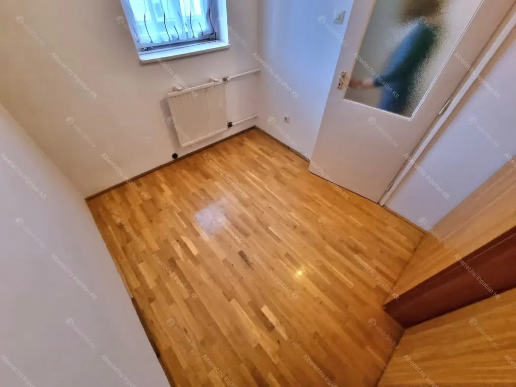 Kiadó albérlet 279000 Ft/hó áron: Budapest, V. kerület  Semmelweis utca. Mérete: 60 nm, 3 szobás | Alberlet.hu - 6692027