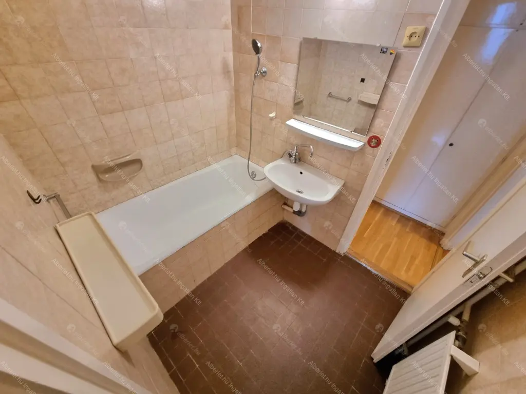 Kiadó albérlet 279000 Ft/hó áron: Budapest, V. kerület  Semmelweis utca. Mérete: 60 nm, 3 szobás | Alberlet.hu - 6692031