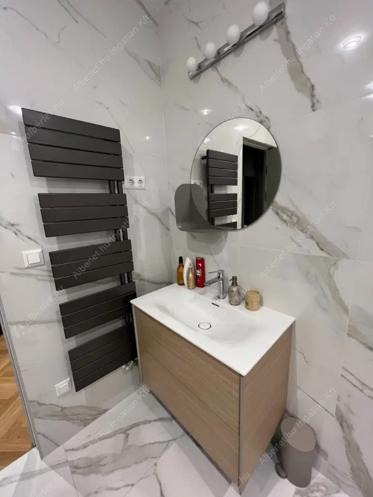 Kiadó albérlet 772000 Ft/hó áron: Budapest, V. kerület  Semmelweis utca. Mérete: 80 nm, 3 szobás | Alberlet.hu - 6629564