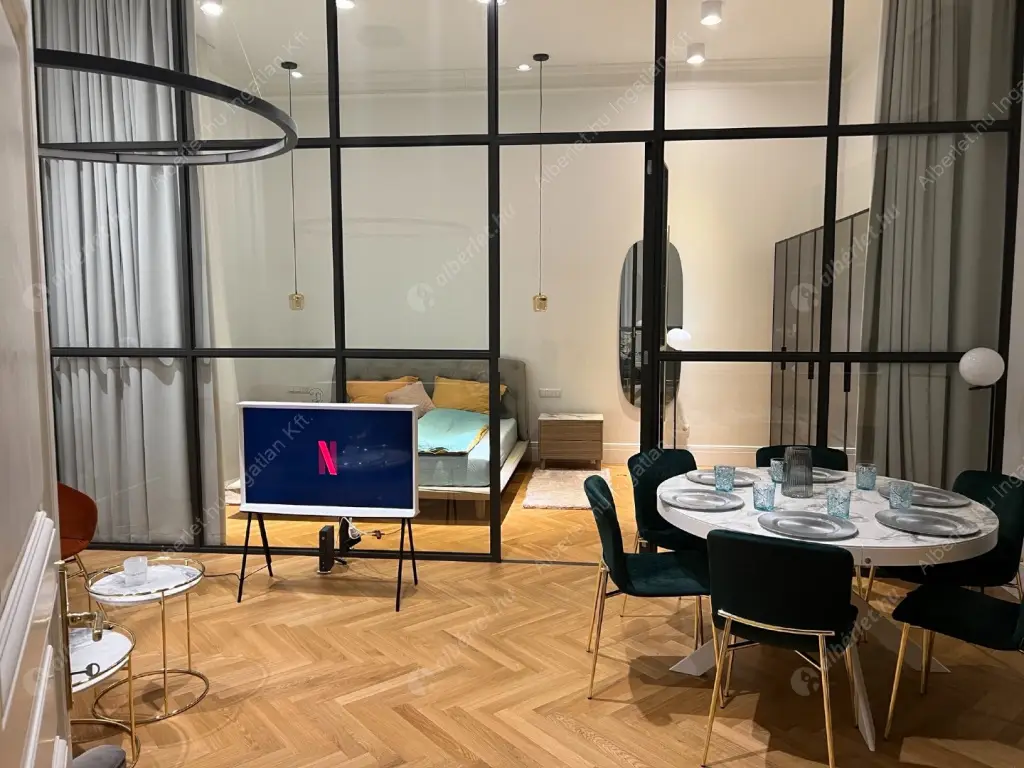 Kiadó albérlet 772000 Ft/hó áron: Budapest, V. kerület  Semmelweis utca. Mérete: 80 nm, 3 szobás | Alberlet.hu - 6637546