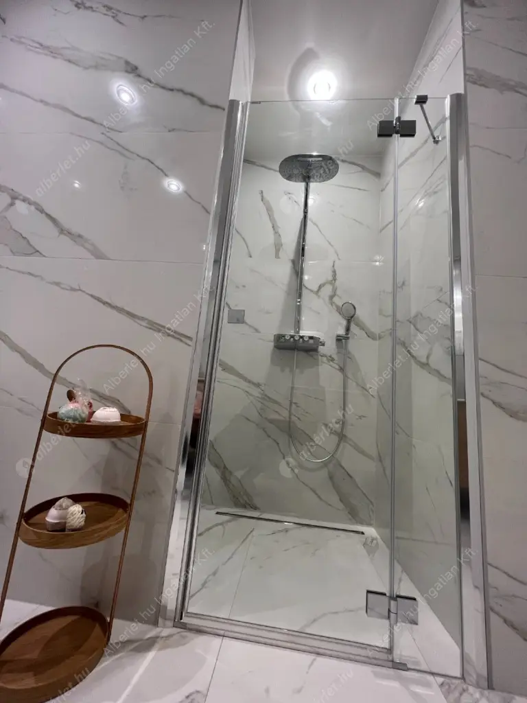 Kiadó albérlet 772000 Ft/hó áron: Budapest, V. kerület  Semmelweis utca. Mérete: 80 nm, 3 szobás | Alberlet.hu - 6637549