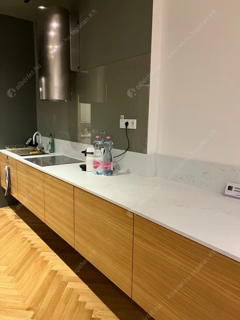 Kiadó albérlet 772000 Ft/hó áron: Budapest, V. kerület  Semmelweis utca. Mérete: 80 nm, 3 szobás | Alberlet.hu - 6637550