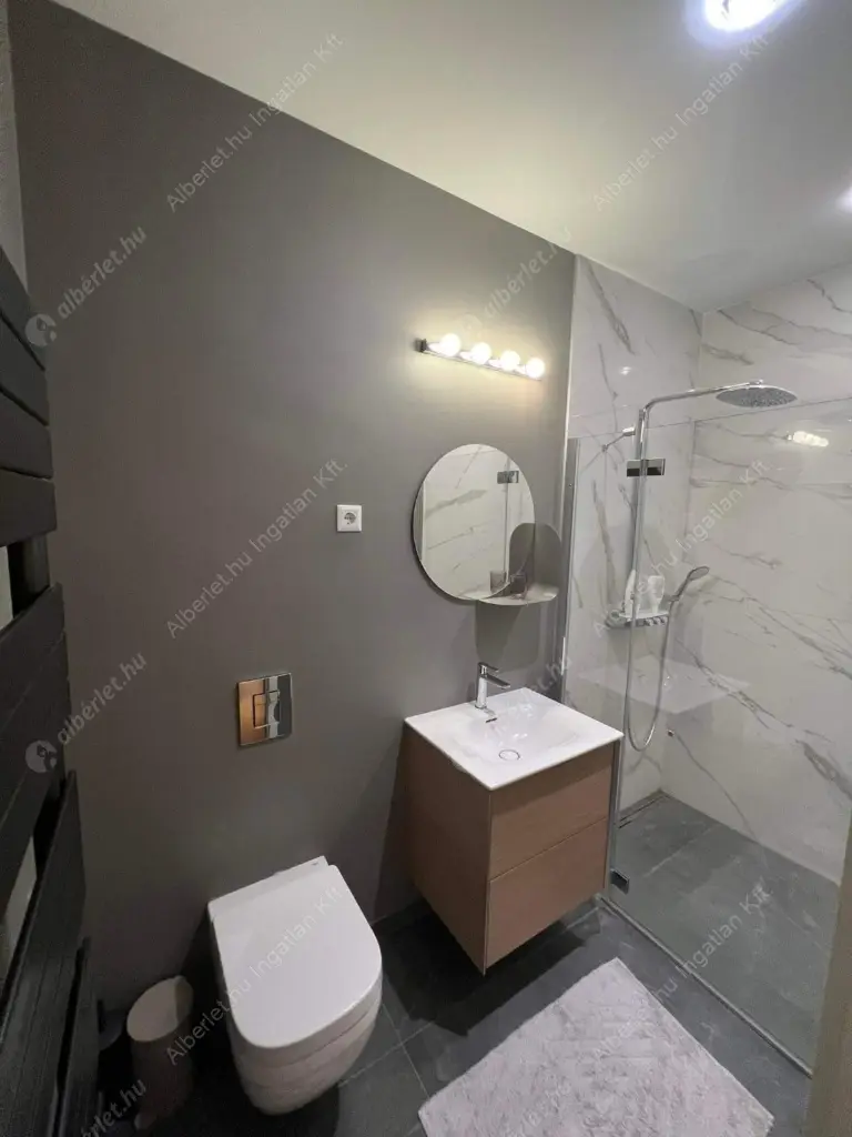 Kiadó albérlet 772000 Ft/hó áron: Budapest, V. kerület  Semmelweis utca. Mérete: 80 nm, 3 szobás | Alberlet.hu - 6637552