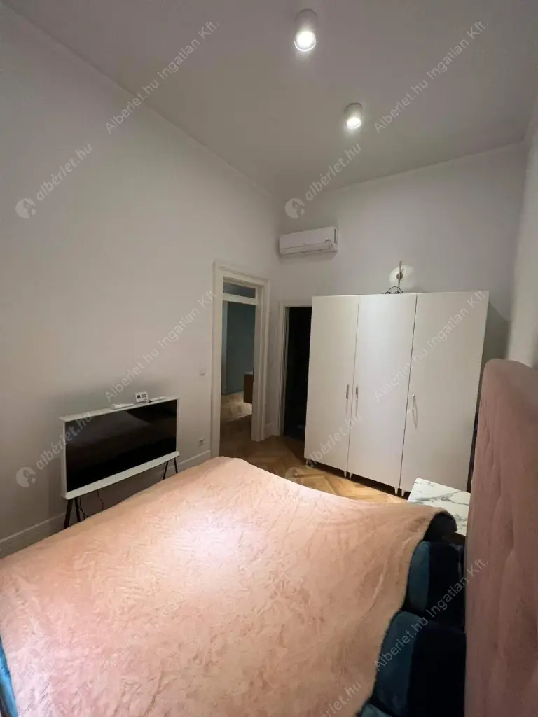 Kiadó albérlet 772000 Ft/hó áron: Budapest, V. kerület  Semmelweis utca. Mérete: 80 nm, 3 szobás | Alberlet.hu - 6637553