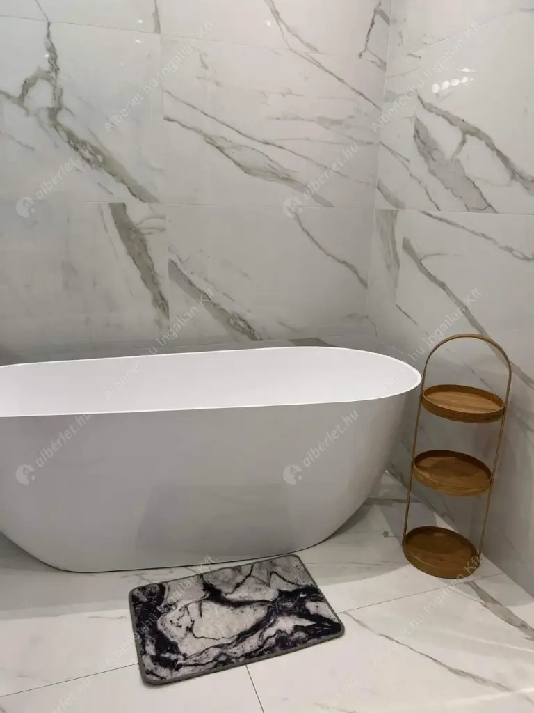 Kiadó albérlet 772000 Ft/hó áron: Budapest, V. kerület  Semmelweis utca. Mérete: 80 nm, 3 szobás | Alberlet.hu - 6637559