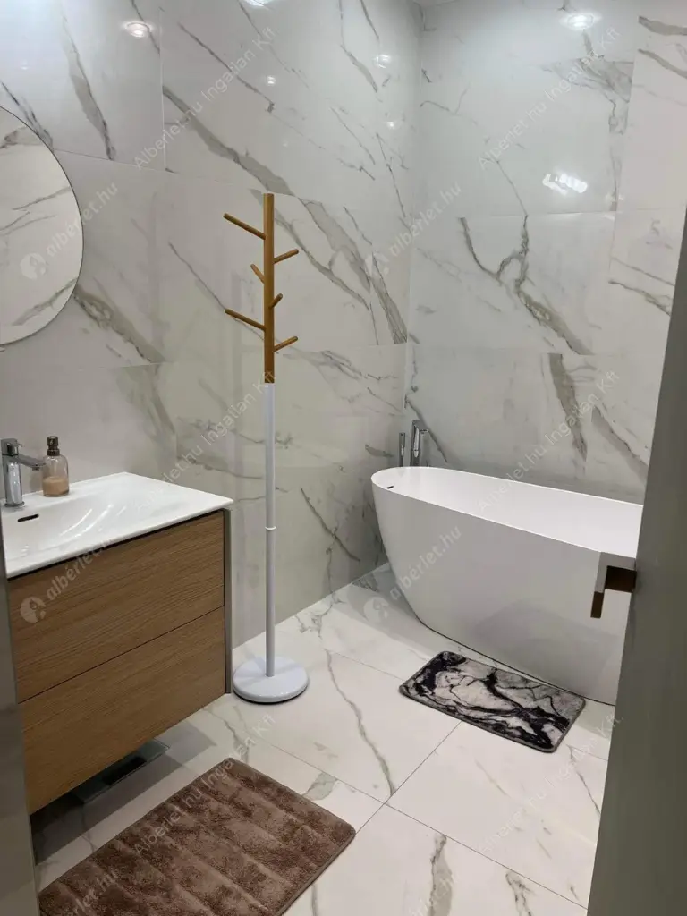 Kiadó albérlet 772000 Ft/hó áron: Budapest, V. kerület  Semmelweis utca. Mérete: 80 nm, 3 szobás | Alberlet.hu - 6637560