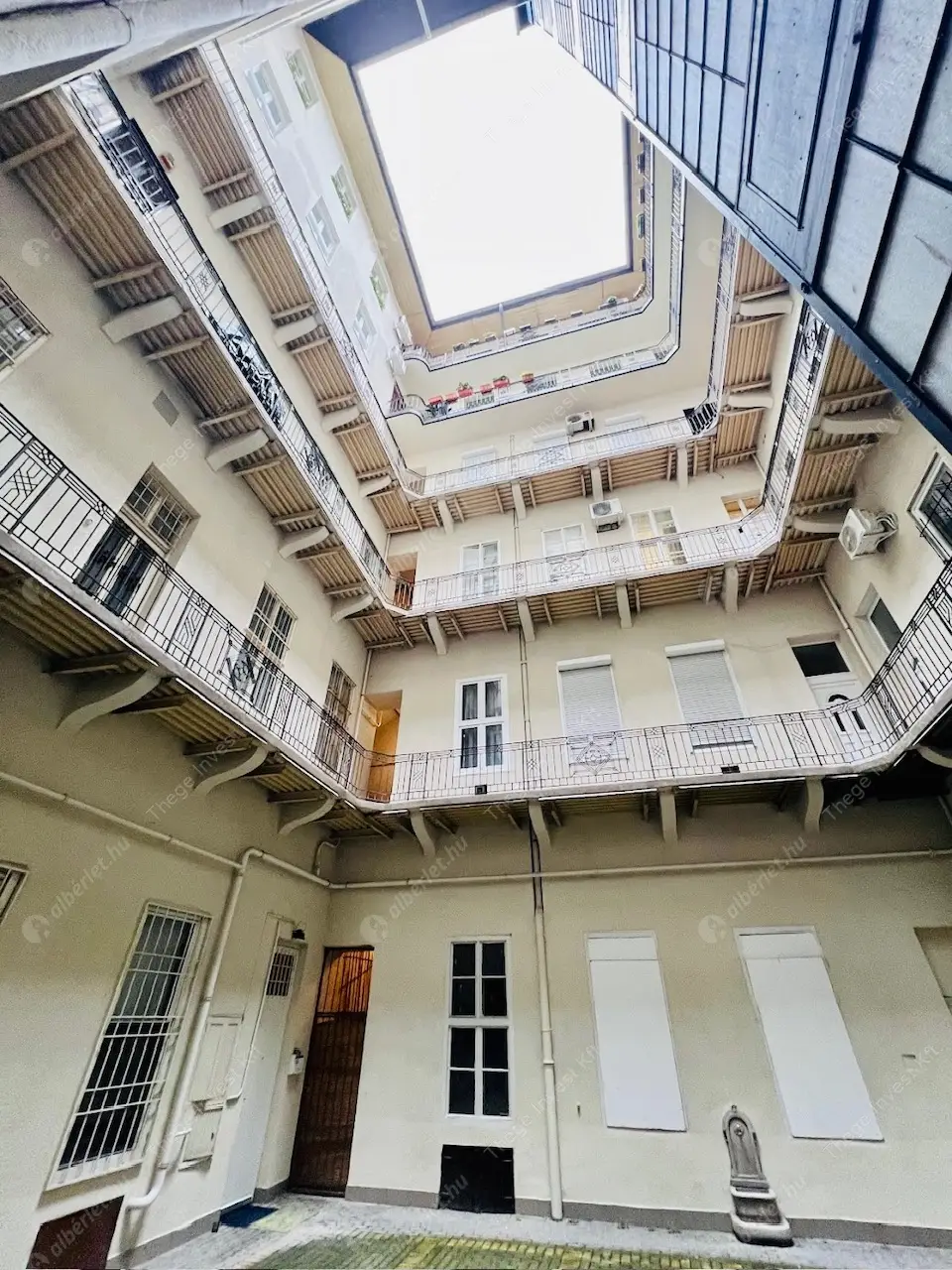 Kiadó albérlet 250000 Ft/hó áron: Budapest, V. kerület  Steindl Imre utca. Mérete: 39 nm, 1 szobás | Alberlet.hu - 6388119