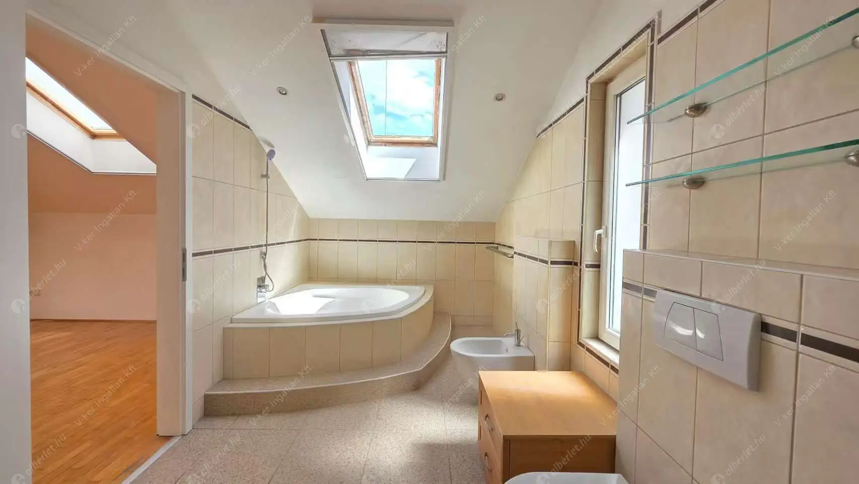 Kiadó albérlet 550000 Ft/hó áron: Budapest, V. kerület  Stollár Béla utca. Mérete: 110 nm, 4 szobás | Alberlet.hu - 6627480