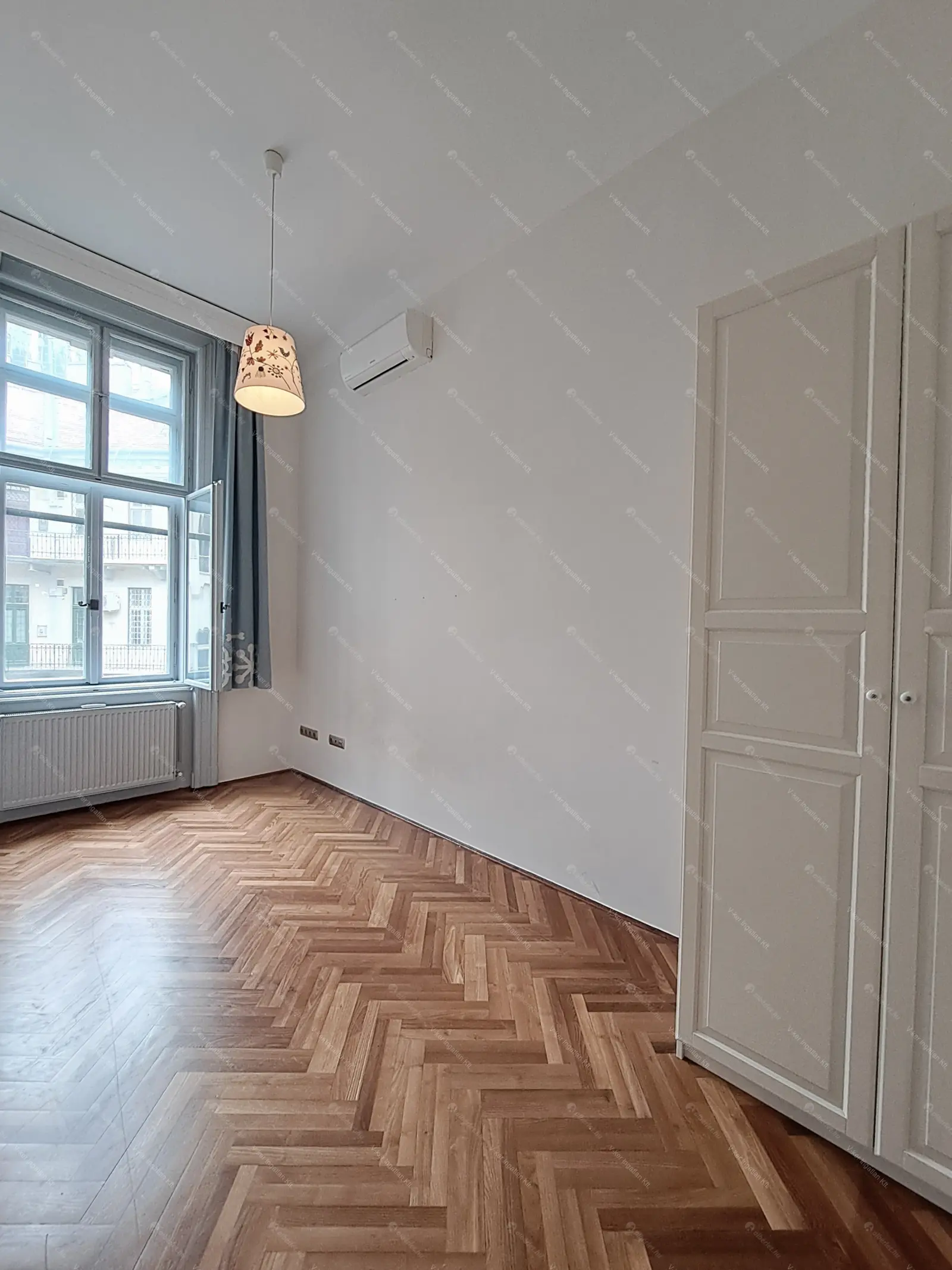 Kiadó albérlet 1522000 Ft/hó áron: Budapest, V. kerület  Szabadság tér. Mérete: 206 nm, 6 szobás | Alberlet.hu - 6651483