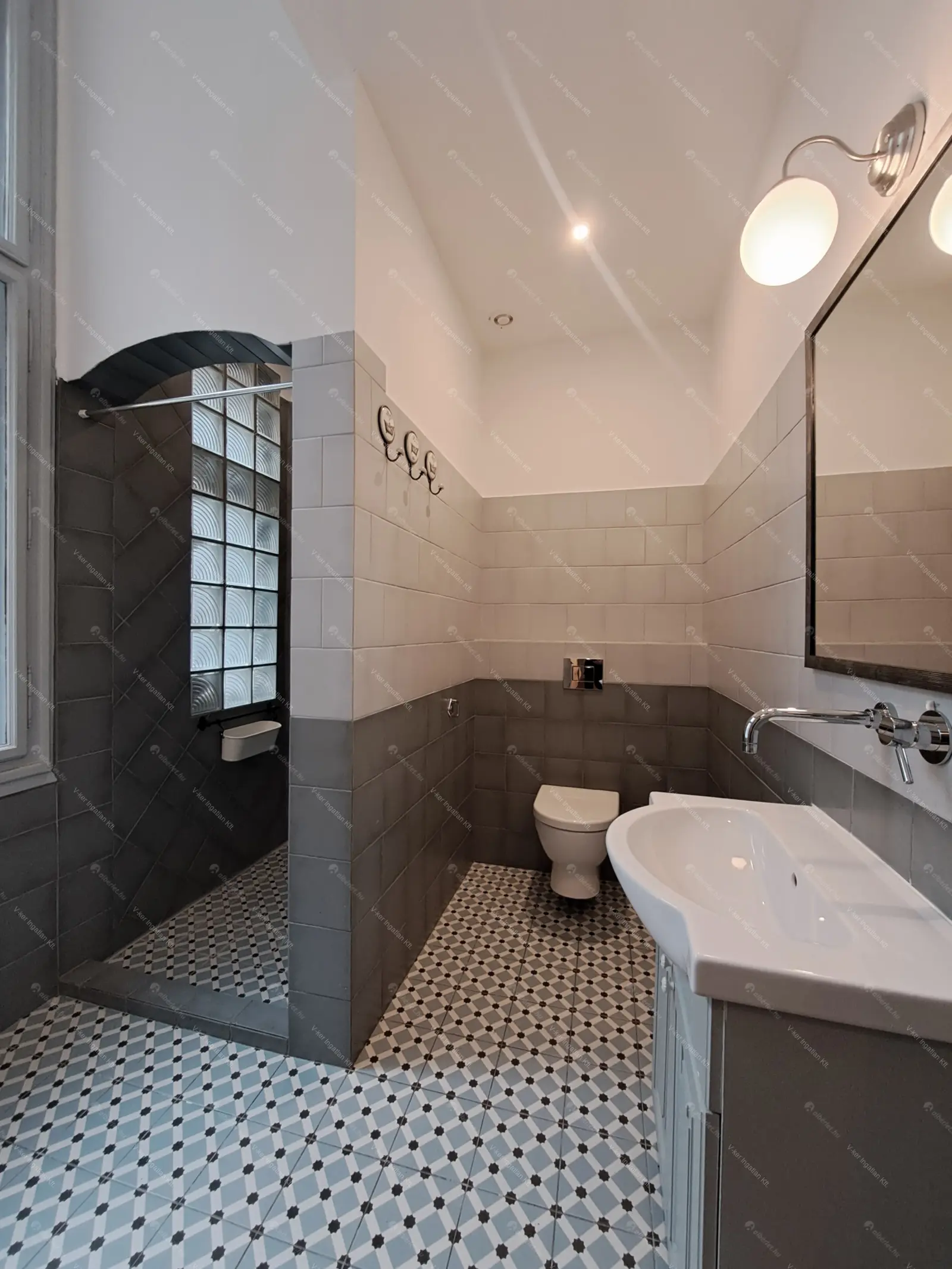 Kiadó albérlet 1522000 Ft/hó áron: Budapest, V. kerület  Szabadság tér. Mérete: 206 nm, 6 szobás | Alberlet.hu - 6651484