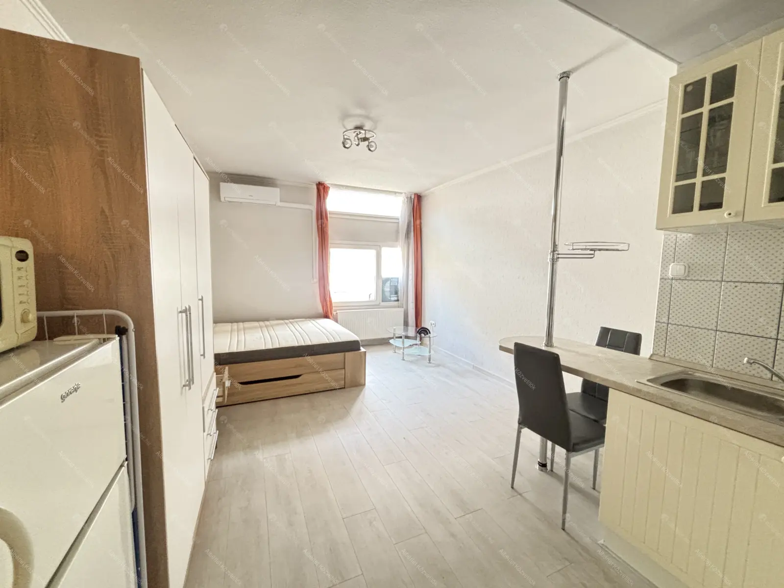 Kiadó albérlet 175000 Ft/hó áron: Budapest, V. kerület  Széchenyi utca. Mérete: 29 nm, 1 szobás | Alberlet.hu - 6667896