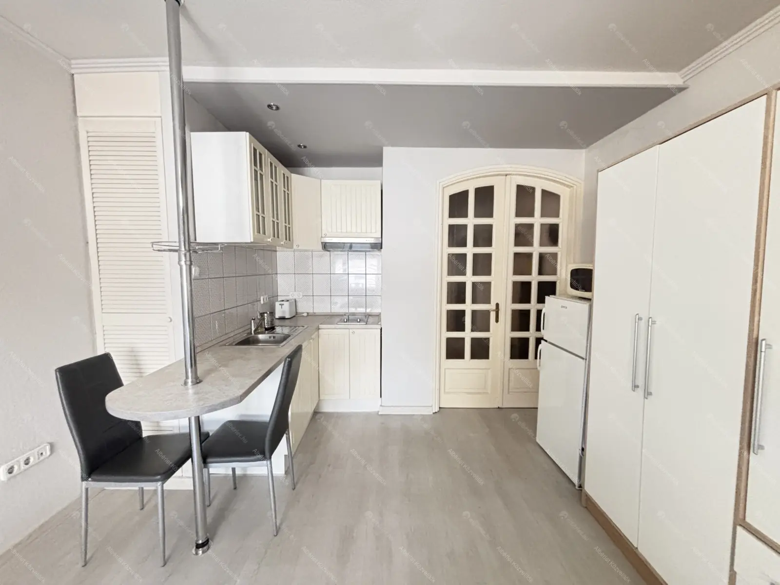 Kiadó albérlet 175000 Ft/hó áron: Budapest, V. kerület  Széchenyi utca. Mérete: 29 nm, 1 szobás | Alberlet.hu - 6667900