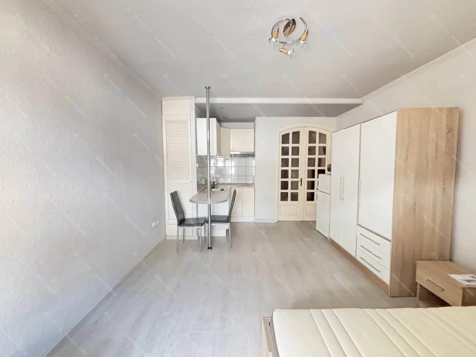 Kiadó albérlet 175000 Ft/hó áron: Budapest, V. kerület  Széchenyi utca. Mérete: 29 nm, 1 szobás | Alberlet.hu - 6667901